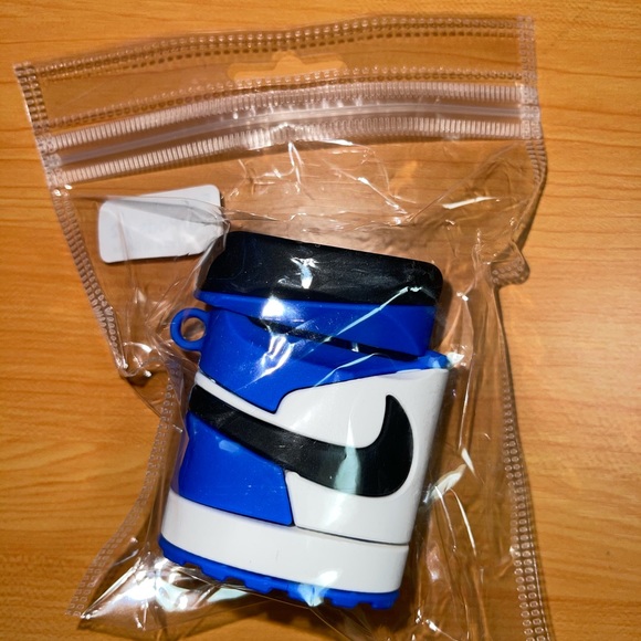 AirPod case - Picture 2 of 3